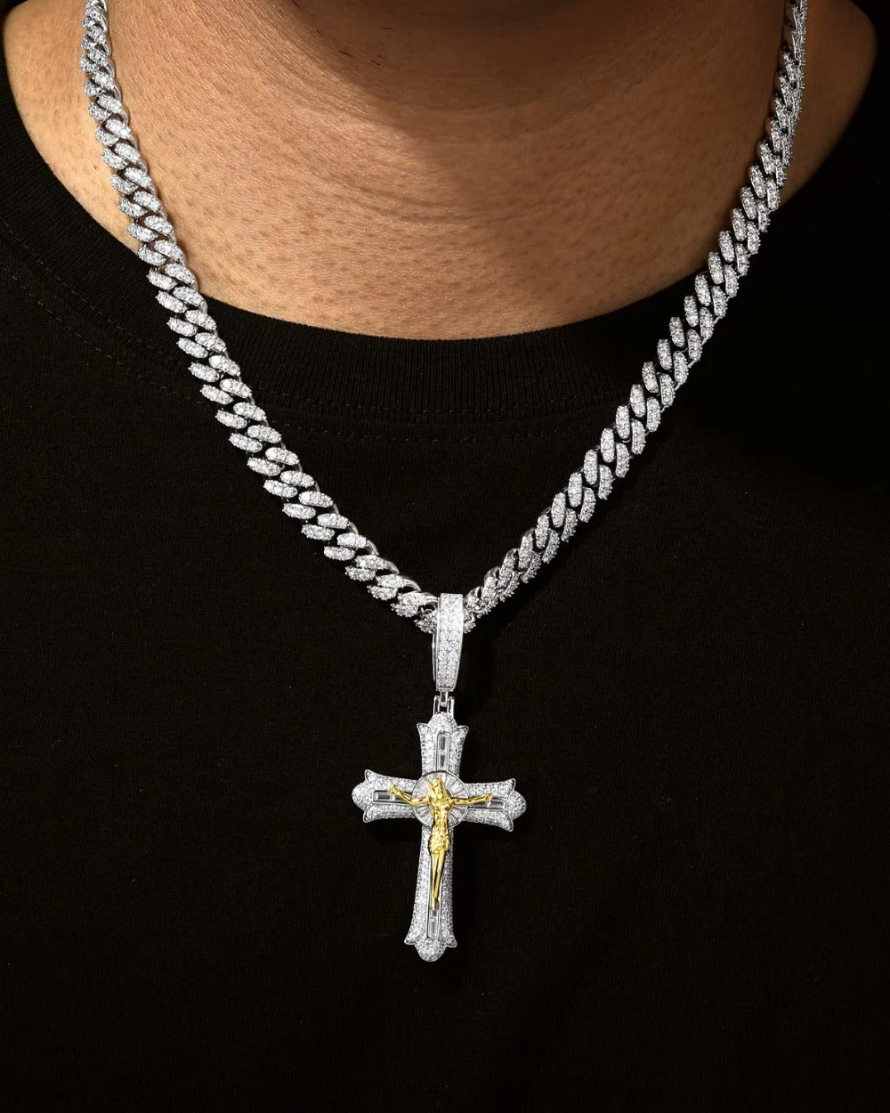 MOISSANITE BAGUETTE CROSS PENDANT. - Image 2
