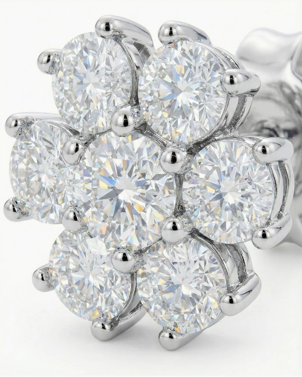 MOISSANITE FLOWER STUDS. - Image 3