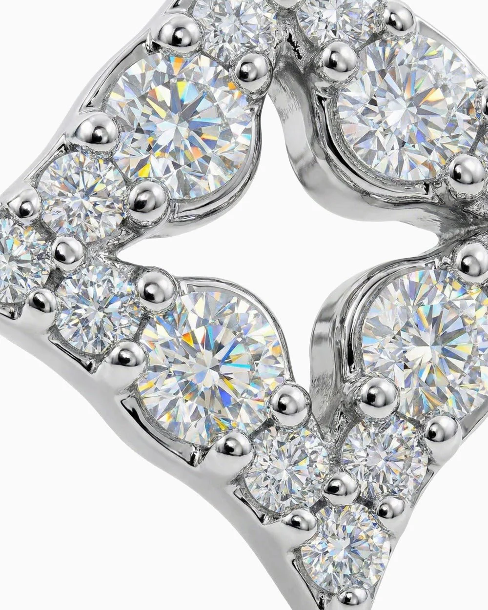MOISSANITE STAR MOTIF STUDS. - Image 3